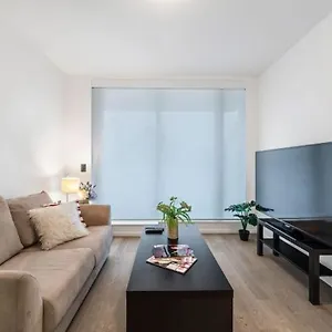 Chic & Modern Retreat The Heart Of Dt Apartment